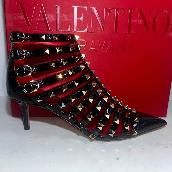 Valentino Garavani Shoes - NEW VALENTINO GARABANI ROCKSTUD ALCOVE PATENT LEATHER CAGED PUMPS BLACK SZ 37